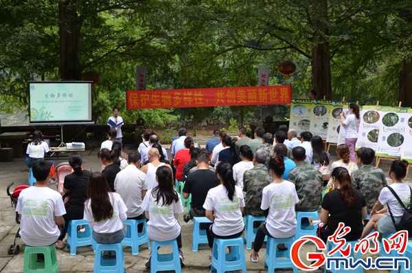 Beat365中国唯一官方网站师生助力直播带货 江津柿子村2小时获赞8.4万